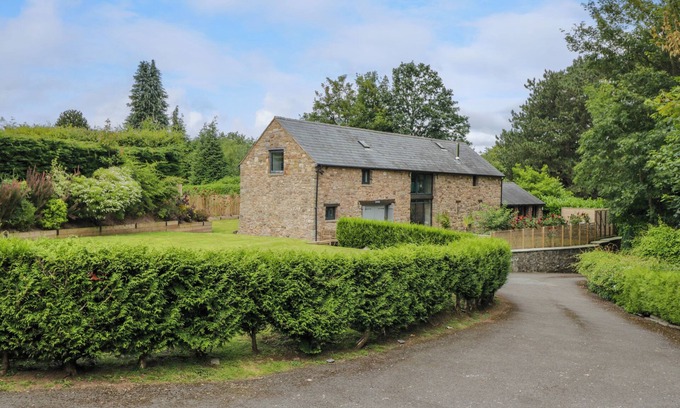 Govilon Cabaña | THE IVY BARN, family friendly, character holiday cottage in Govilon