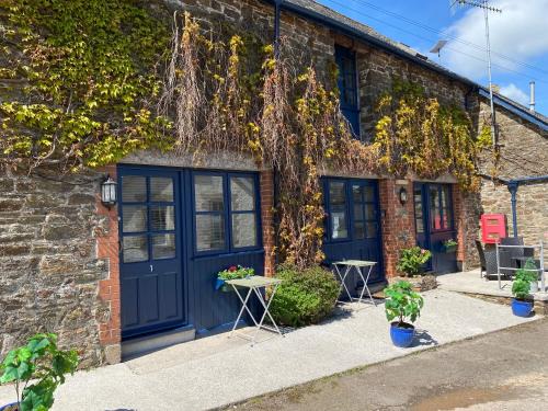 Holbeton Casa | The Ivy Barn Holbeton