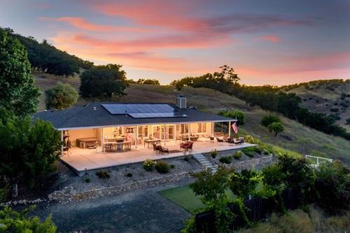 Bradley Casa | The J's Nest Deluxe