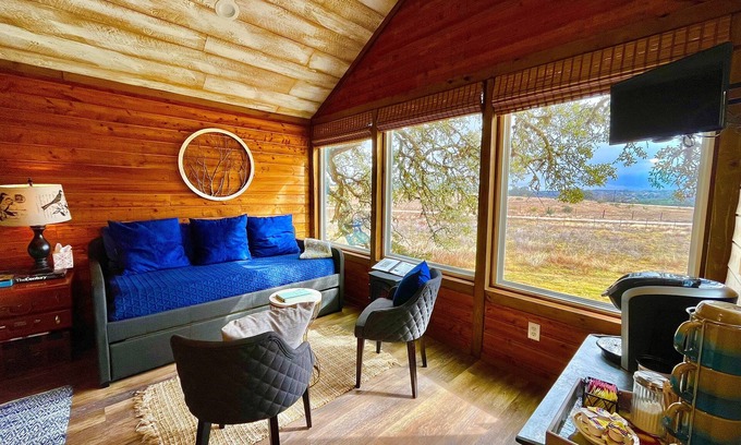 Dripping Springs Cabina | THE JACK: A Beautiful Treehouse Suite overlooking the Texas Hill Country