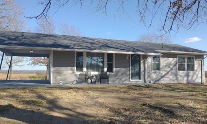 Lenox Casa | The Jadwin House LLC, Located in Jadwin, Missouri, sleeps 14 guests.