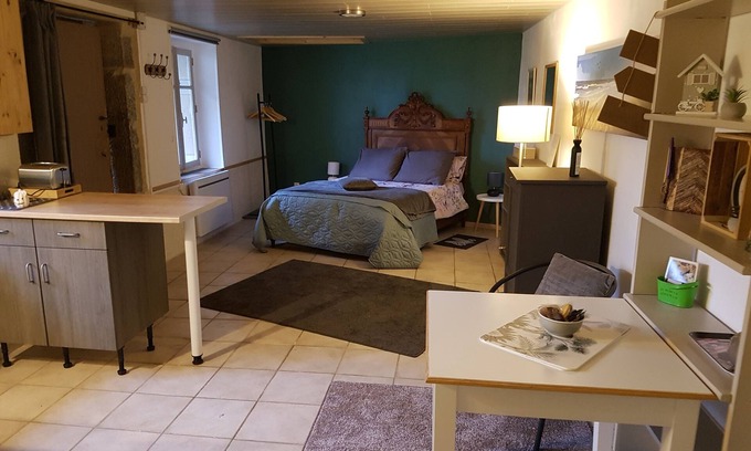 Sainte-Agnes Apartamento | The "janitor's house" is a pretty studio in the grounds of our property.