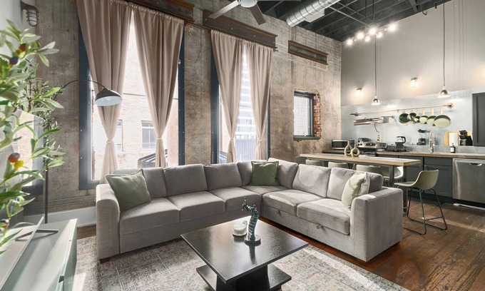 Central City Apartamento | The Jazz Flat| Covered Parking| Sleeps 8| DT