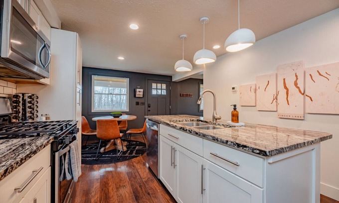 Bristol Hills Chalet De Esquí | The Johnson Chalet in Bristol/Canandaigua*HOT TUB*