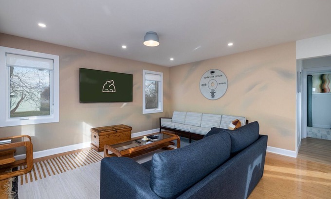 Corbyville Casa | The Jones House | 4 Person Hotel-Style