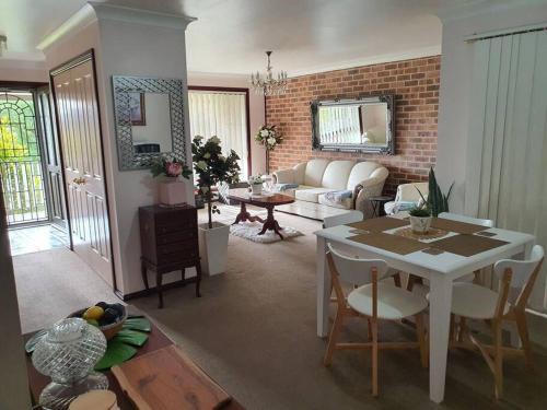Wallerawang Casa | The Junction Estate COOL CALM COZY A Home N Host Property