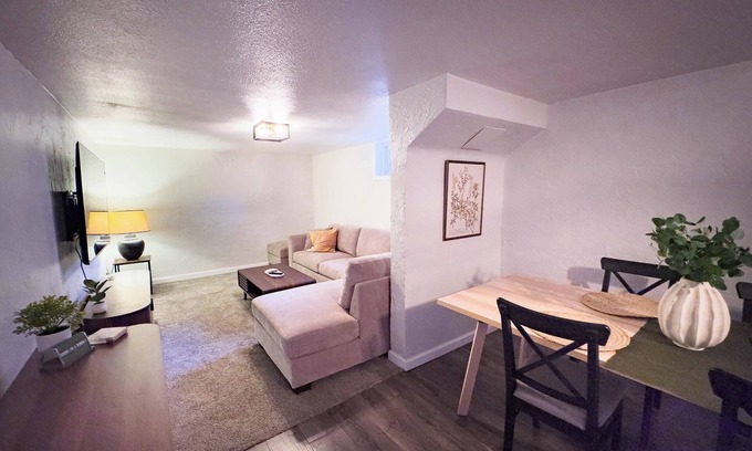 Sunnyside Apartamento | The Juniper at Clay House - Charming 1BR Apt in the Heart of Denver