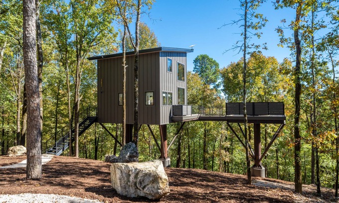 Hot Springs Cabina | The Kite Treehouse, Hot Tub, Mountaintop