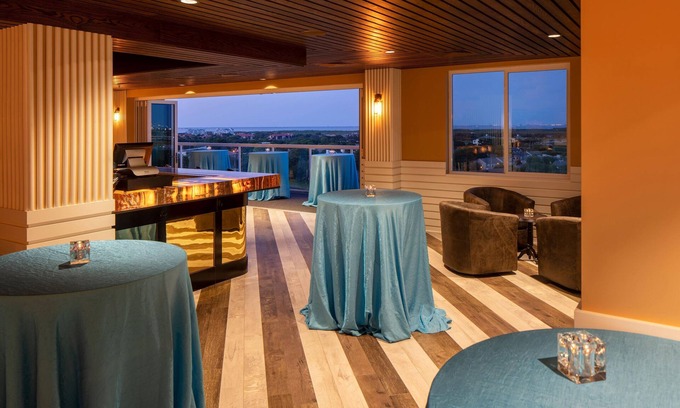 Clearwater Hotel | The Karol Hotel, St. Petersburg Clearwater, a Tribute Portfolio Hotel