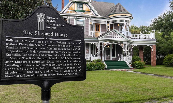 Hannon Park Casa | The Kate Shepard House is a beautiful Queen Victorian catalog home that was built in 1897. Come experience a genuine southern getaway complete with charm and comfort in this beautiful 6 bedroom 6 and half bathroom home in Mobile Alabama. Plenty of ro