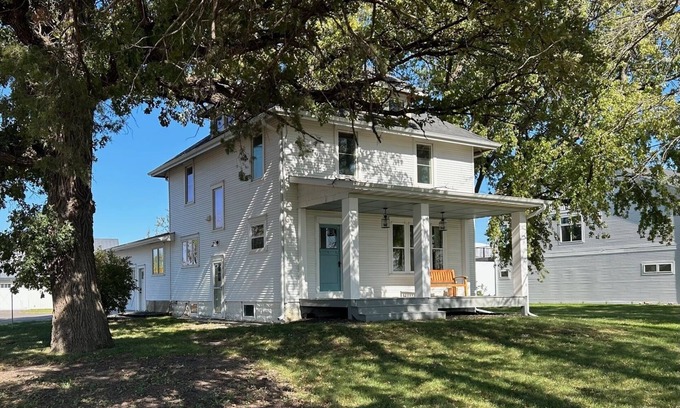 North Mankato Casa | The Kato Farmhouse - Located Near Ball fields, Golf Course, & Bike Trails