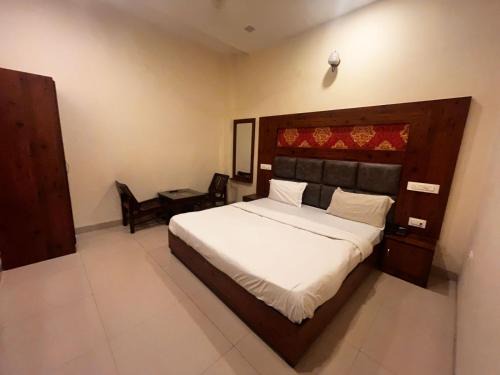 Lansdowne Hotel | The kempty Fall Resort, Mussoorie - Lavish & Luxury Stay