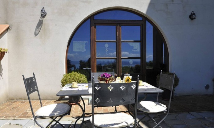 Lisciano Niccone Apartamento | The King's Oak with a view of Lake Trasimeno