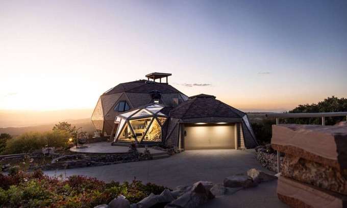 Castle Rock Apartamento | The KingDome: A Unique, Royal Experience w/ Hot Tub | Gym | Steam Room & Views!!