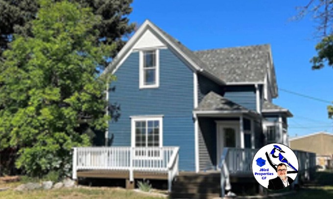 Great Falls Casa | The Kingfisher House - 4 bed, 2-1/2 Bath Victorian