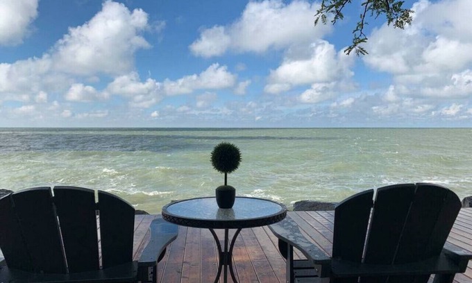 Leamington Cabaña | The KingFisher Lakehouse: Your Lakeside Haven