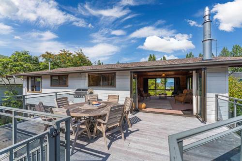 Kinloch Casa | The Kinloch Lake House - 72 steps to the Lake!