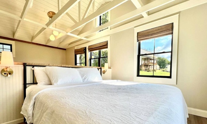 River Falls Otro | The Kinni Cottage - Abide Riverfront Farmstay