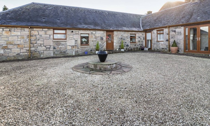 Eaglesham Cabaña | THE KIRKLANDS COTTAGE, with a garden in Eaglesham, Glasgow