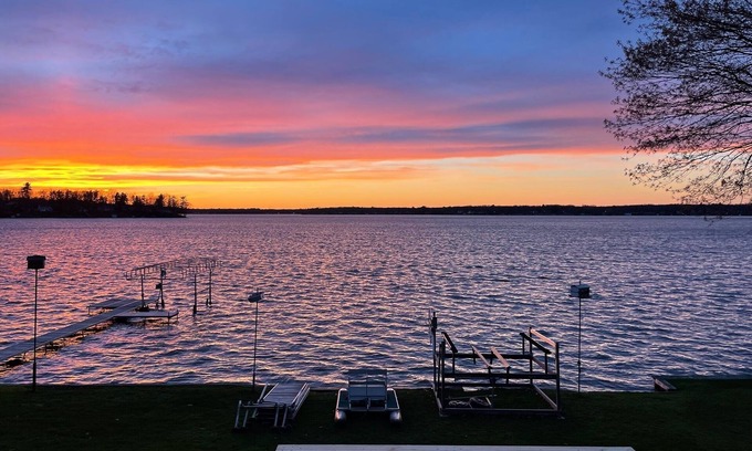 Newaygo Cabaña | The Knotty Pine Retreat on Hess Lake
