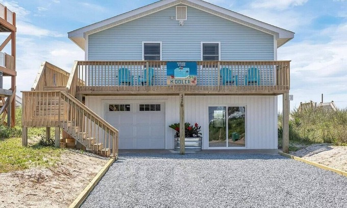 McCutcheon Field Casa | 'The Kooler’ Oceanfront @ TopShelfStays