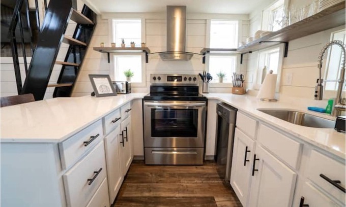 Austin Cabina | The Ladybird - Luxury Tiny Home in Austin, TX