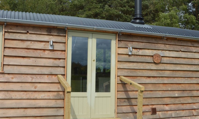 Pickering Cabina | The Lair No Hot Tub 1 pet Onsite Fishing