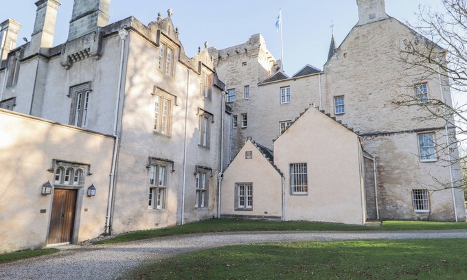 Forres Cabaña | THE LAIRD'S WING - BRODIE CASTLE, pet friendly in Forres