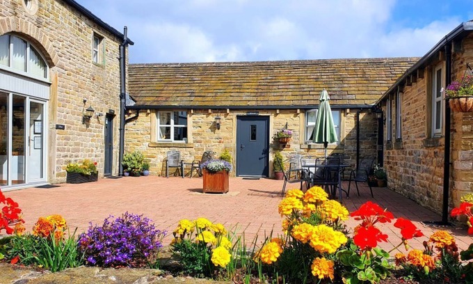 Honley Casa | The Laithe is a barn conversion in a rural location - 10 mins from Town Centre