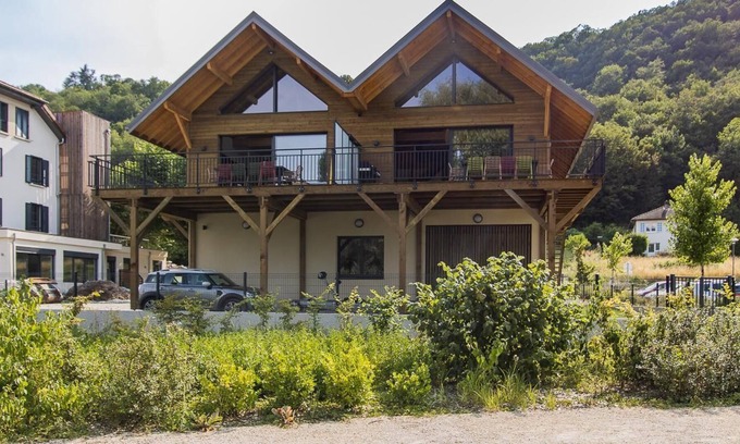 Conjux Casa | THE LAKE CHALET - SPOUSE