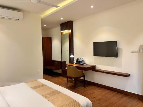 Bhimtal Hotel | The Lake Hill - Ridge