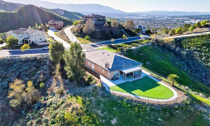 Riverside Casa | The Lake Hills Reserve House
