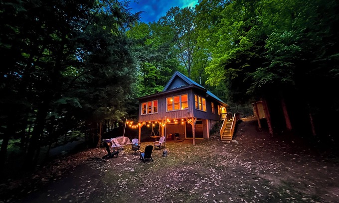 Day Cabaña | The Lake Home - Cozy ADK family post & beam lakehouse
