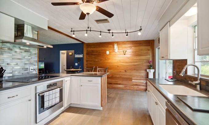 Haines City Casa | The Lake Home - PET FRIENDLY! A Beautiful Oasis In The Heart Of Florida! by RedAwning
