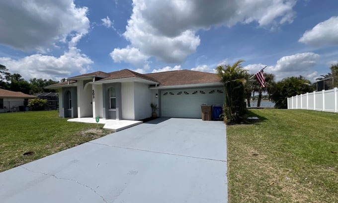 Joel Casa | the lake house at Lehigh acres