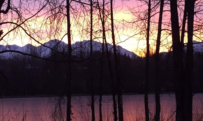 Northeast Anchorage Casa | Hermoso 3br. casa en el lago Cheney!