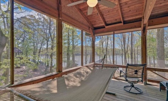 Gainesville Cabaña | The Lake House Cottage