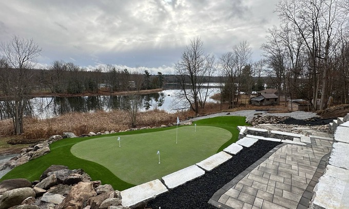 Centre Hastings Cabaña | The Lake House - FREE in House Arcade, GOLF GREEN AND 9 HOLE MINI PUTT COURSE