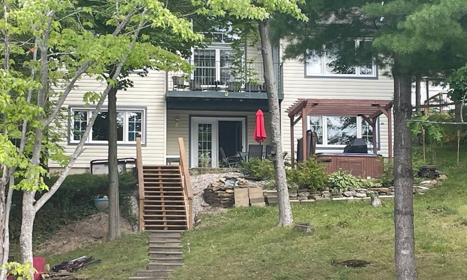 Tay Valley Cabaña | The Lake house retreat is the Big Rideau's best kept secret.