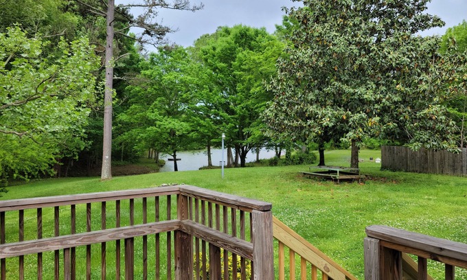 Ten Mile Casa | The Lake House, vacation at the lake shore
