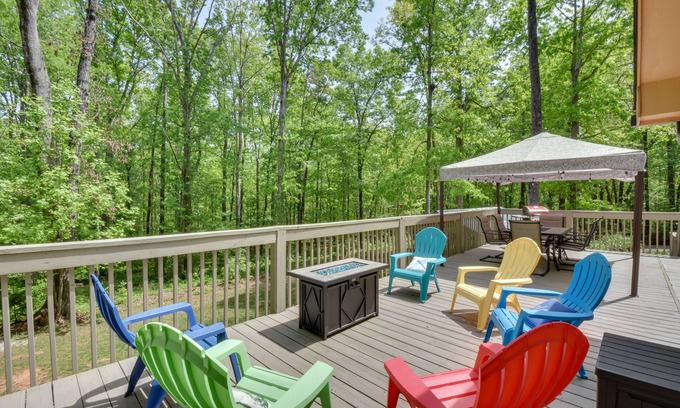 Gumlog Cabina | ‘The Lake Place’ Cabin w/ Golf Cart & Free Kayaks!