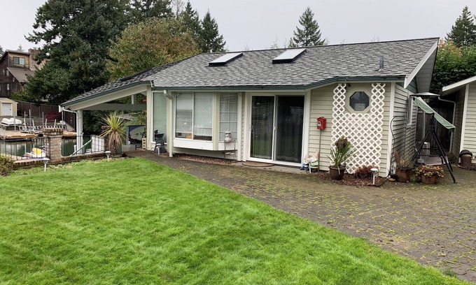 Bonney Lake Cabaña | The Lake Tapps Bungalow
