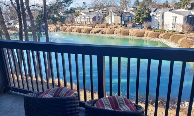 Smyrna Apartamento | The Lake view by the Truist Park