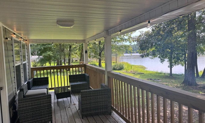 Jackson Cabina | The Lakefront Dock & Serene Lake Views
