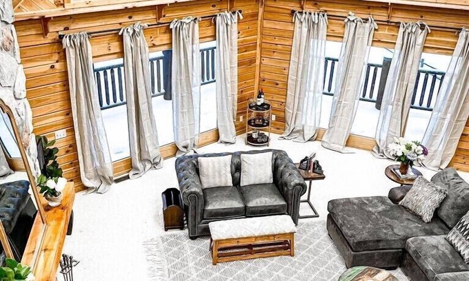 Mayville Cabina | The Lakefront Lodge near CHQ Institution