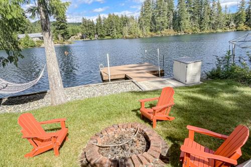 Shelton Casa | The Lakefront Treehouse