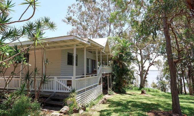 Wooloweyah Casa | The Lakehouse - absolute waterfront retreat