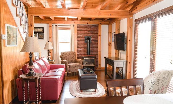 Milltown Cabina | The Lakehouse, bellamente ubicado en el lago