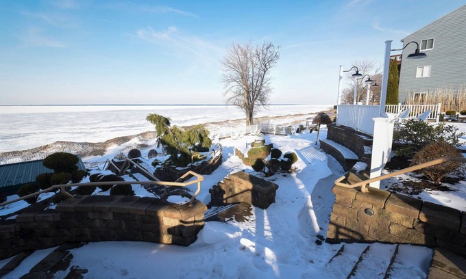 Geneva-on-the-Lake Hotel | The Lakehouse Inn