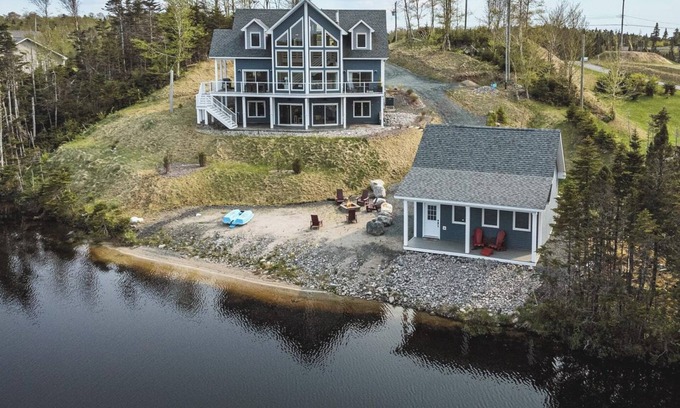 Whitbourne Cabaña | The Lakehouse on Sunset